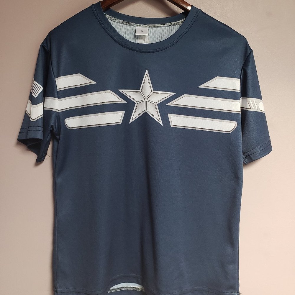 Captain America Superhero Blue and Gray short sleeved tee shirt Medium - NWOT